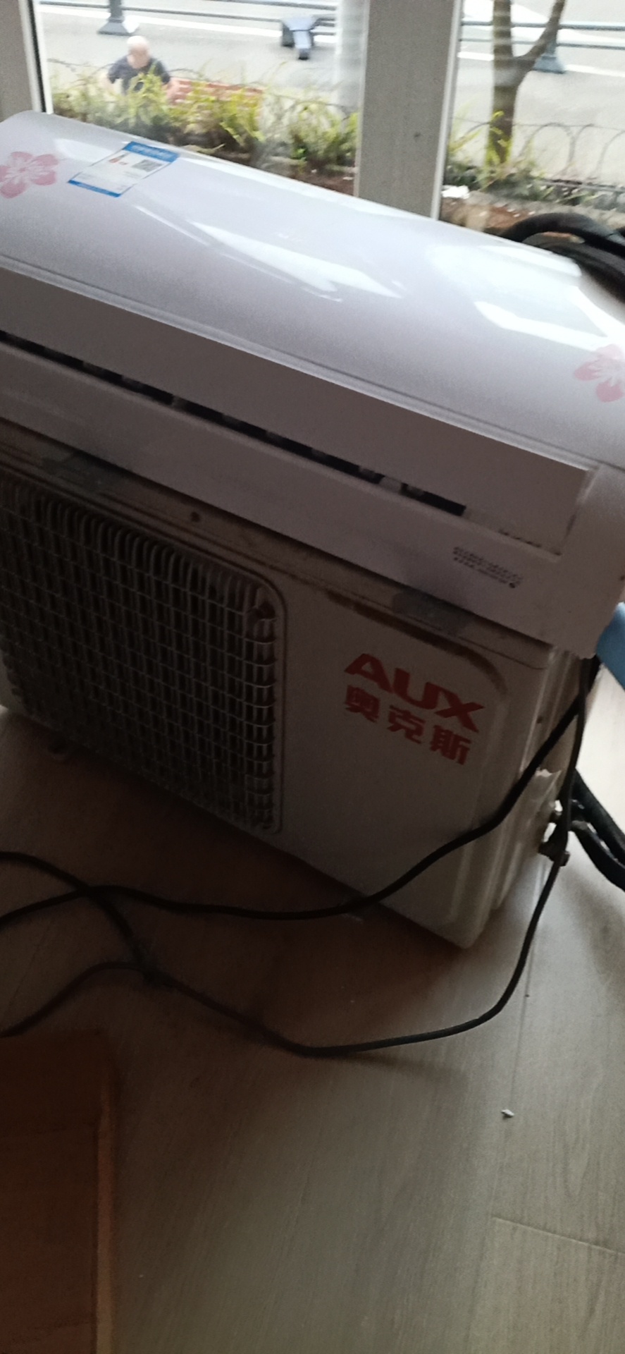 出售八成新奥克斯空调一部